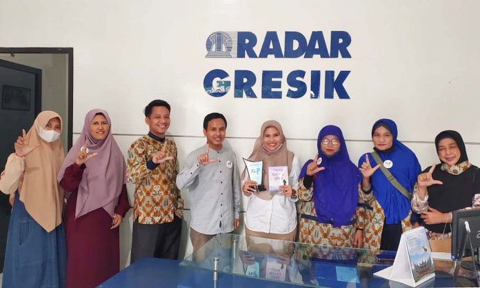 FLP Jatim kunjungan literasi ke Radar Gresik