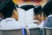 Cerpen: Perempuan dengan Jilbab Terurai